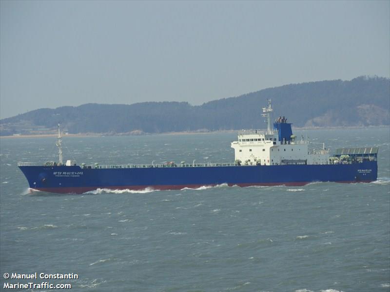 kwangyang pioneer (Ro-Ro Cargo Ship) - IMO 9155822, MMSI 440310510, Call Sign 075735 under the flag of Korea