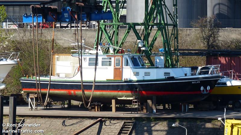 milan (Dredging or UW ops) - IMO , MMSI 211633920, Call Sign DK7479 under the flag of Germany