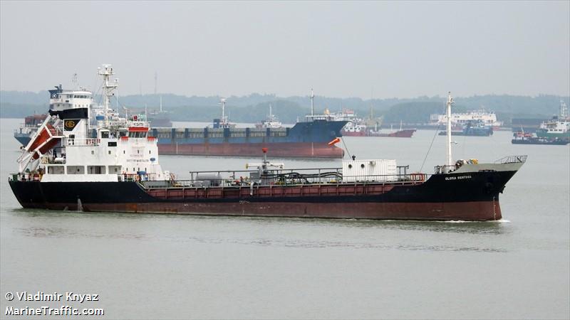 mt.gloria sentosa (Bitumen Tanker) - IMO 9047958, MMSI 525006041, Call Sign PNNB under the flag of Indonesia