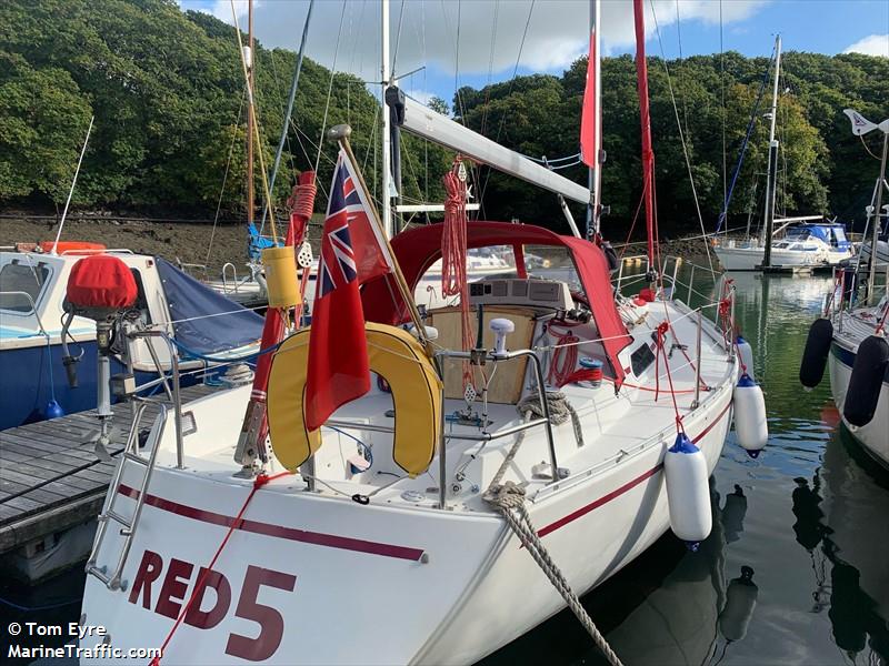 red 5 (Sailing vessel) - IMO , MMSI 235022301 under the flag of United Kingdom (UK)