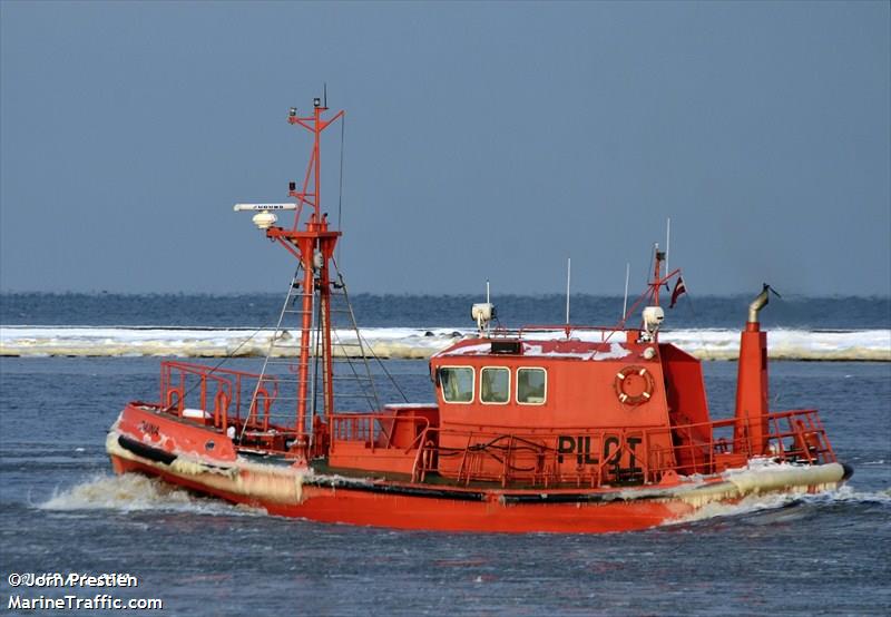 daina pilot (-) - IMO , MMSI 275340000, Call Sign YL2215 under the flag of Latvia