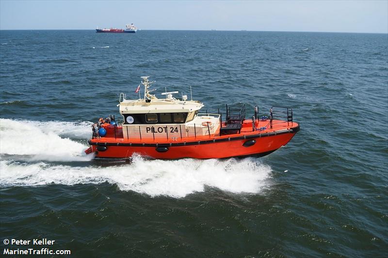 pilot 24 (Pilot) - IMO , MMSI 261001520, Call Sign SPG5222 under the flag of Poland