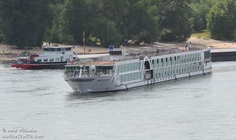 amadeus queen (Passenger ship) - IMO , MMSI 211115500, Call Sign DF3214 under the flag of Germany