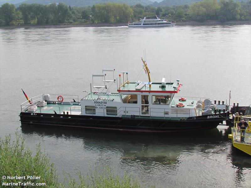 brohl (Dredging or UW ops) - IMO , MMSI 211549800 under the flag of Germany