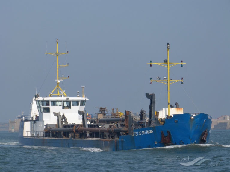 cotes de bretagne (Hopper Dredger) - IMO 9171682, MMSI 227003850, Call Sign FW3973 under the flag of France