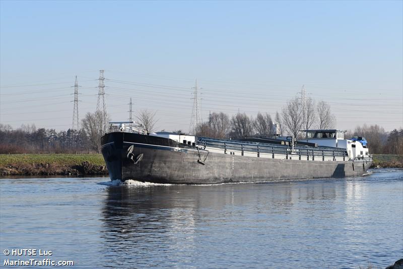leeuw (Cargo ship) - IMO , MMSI 244820372, Call Sign PE6588 under the flag of Netherlands