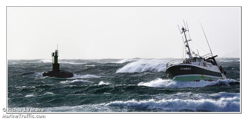 fv.dever ar mor (Fishing vessel) - IMO , MMSI 250002872, Call Sign EIOE2 under the flag of Ireland