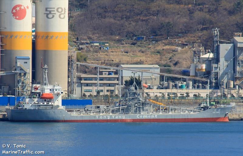 jinyang (Cement Carrier) - IMO 9357779, MMSI 440977000, Call Sign DSON8 under the flag of Korea