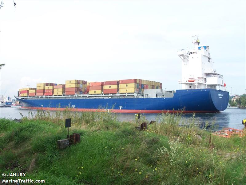 gh chinook (Container Ship) - IMO 9423035, MMSI 538007641, Call Sign V7YL2 under the flag of Marshall Islands