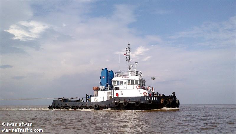 tb. tja 281 (Tug) - IMO 9220732, MMSI 525016375, Call Sign YDA6144 under the flag of Indonesia