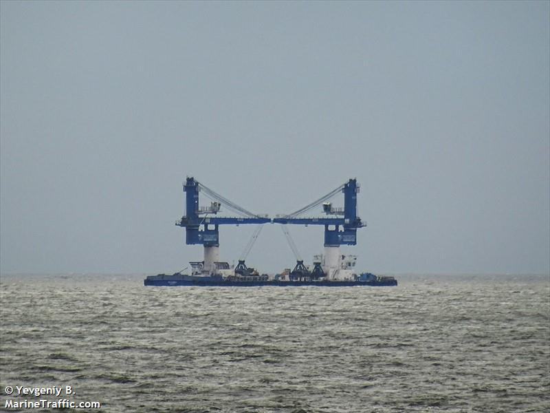 atlas double (Crane Ship) - IMO 9722168, MMSI 312971000, Call Sign V3SN4 under the flag of Belize