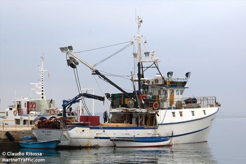 adria jedan (Fishing Vessel) - IMO 8332435, MMSI 238390440, Call Sign 9AA4419 under the flag of Croatia