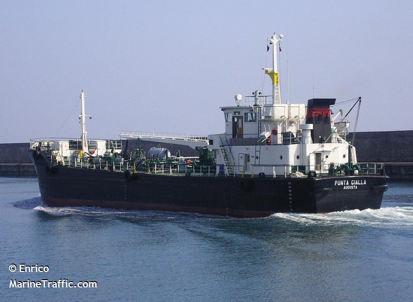 punta gialla (Bunkering Tanker) - IMO 8807117, MMSI 247077500, Call Sign IWUC under the flag of Italy