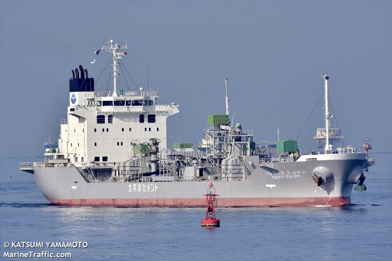 pacific falcon (Cement Carrier) - IMO 9209570, MMSI 431401846, Call Sign JM6622 under the flag of Japan