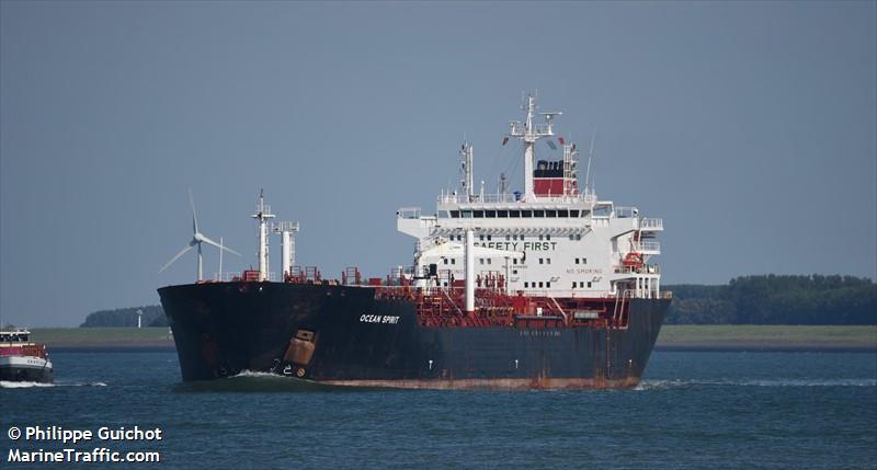 revin (Oil Products Tanker) - IMO 9306665, MMSI 620827000, Call Sign D6A2827 under the flag of Comoros