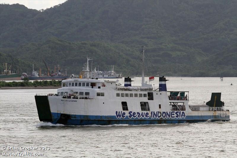 kmp.permata nst (Passenger Ship) - IMO 6820139, MMSI 525002074, Call Sign PLUU under the flag of Indonesia