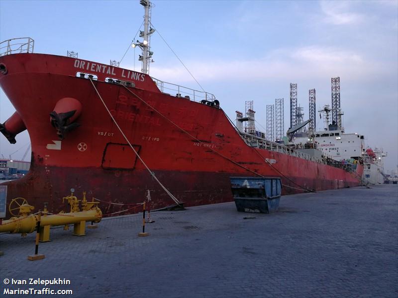 oriental links (Chemical/Oil Products Tanker) - IMO 9205653, MMSI 341471000, Call Sign V4RL4 under the flag of St Kitts & Nevis