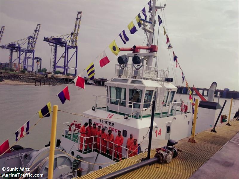 dolphin no.14 (Tug) - IMO , MMSI 419091100, Call Sign AVCI under the flag of India