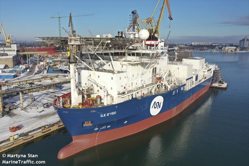 ile dyeu (Cable Layer) - IMO 9230414, MMSI 228417900, Call Sign FMRA under the flag of France