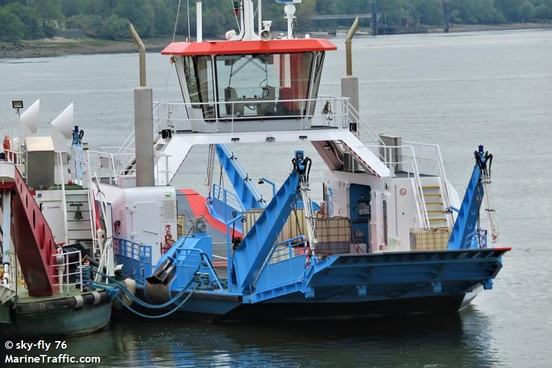 bac 26 (Passenger ship) - IMO , MMSI 226015980, Call Sign FM7894 under the flag of France