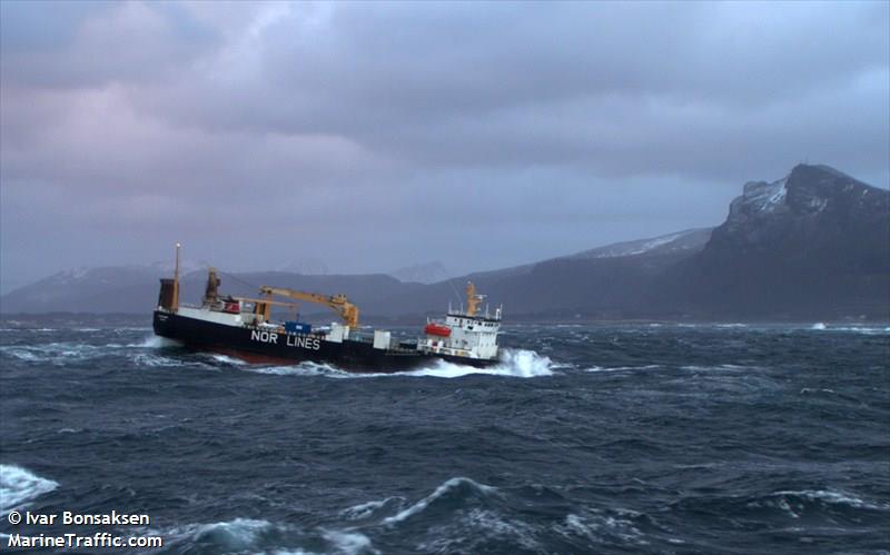hvitanes (Ro-Ro Cargo Ship) - IMO 7915541, MMSI 231201000, Call Sign OZ2084 under the flag of Faeroe Islands