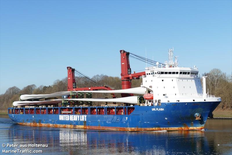 uhl flash (Heavy Load Carrier) - IMO 9785407, MMSI 255806189, Call Sign CQAJ3 under the flag of Madeira