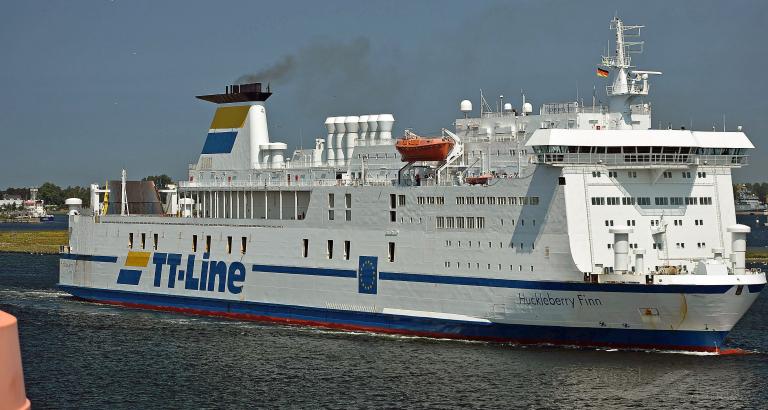 huckleberry finn (Passenger/Ro-Ro Cargo Ship) - IMO 8618358, MMSI 265874000, Call Sign SHLU under the flag of Sweden