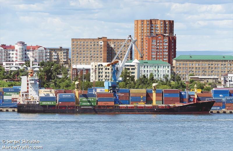 pacific carrier (Container Ship) - IMO 9378943, MMSI 563158400, Call Sign 9V7922 under the flag of Singapore