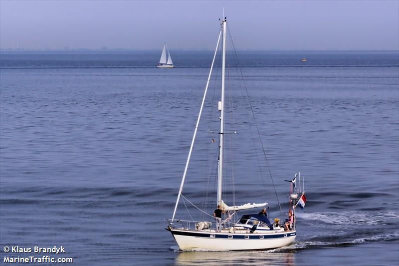 white dolphin (Pleasure craft) - IMO , MMSI 244391231, Call Sign PE9127 under the flag of Netherlands
