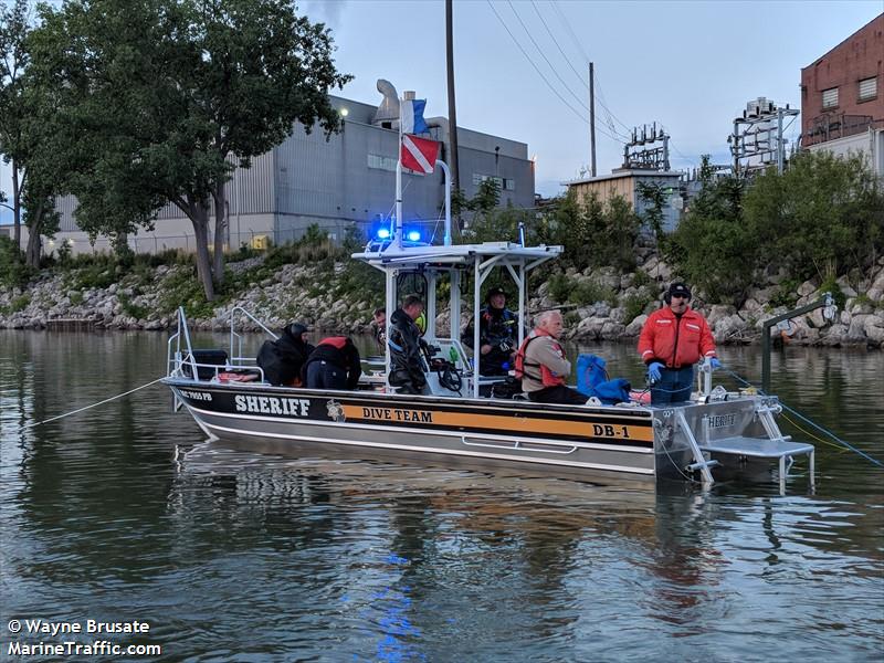 dive boat 1 (Unknown) - IMO , MMSI 338106356, Call Sign DB1 under the flag of USA