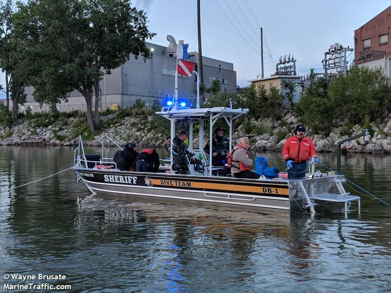 dive boat 1 (-) - IMO , MMSI 338106356, Call Sign DB1 under the flag of USA