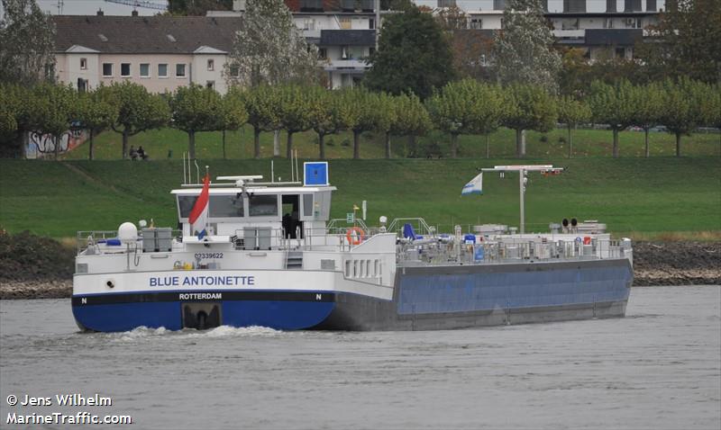 blue antoinette (Tanker) - IMO , MMSI 244721362, Call Sign PE3972 under the flag of Netherlands