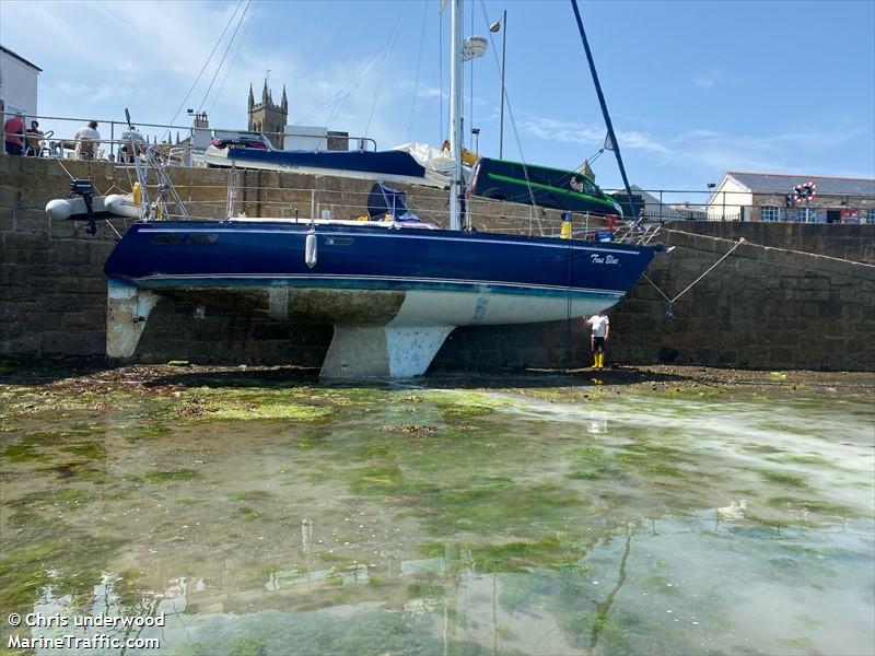 true blue (Sailing vessel) - IMO , MMSI 232019106 under the flag of United Kingdom (UK)