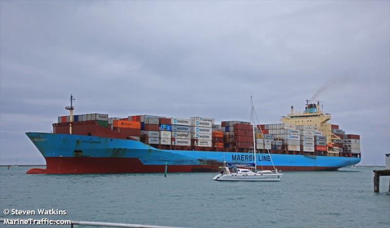 oluf maersk (Container Ship) - IMO 9251626, MMSI 220207000, Call Sign OXFU2 under the flag of Denmark