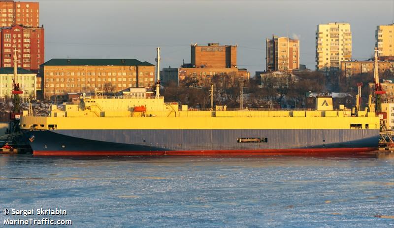 spring sky (Vehicles Carrier) - IMO 9427550, MMSI 477815800, Call Sign VRHC7 under the flag of Hong Kong