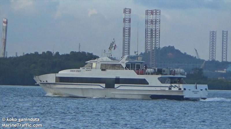 heron spirit (Passenger Ship) - IMO 9289702, MMSI 564611000, Call Sign 9V7687 under the flag of Singapore