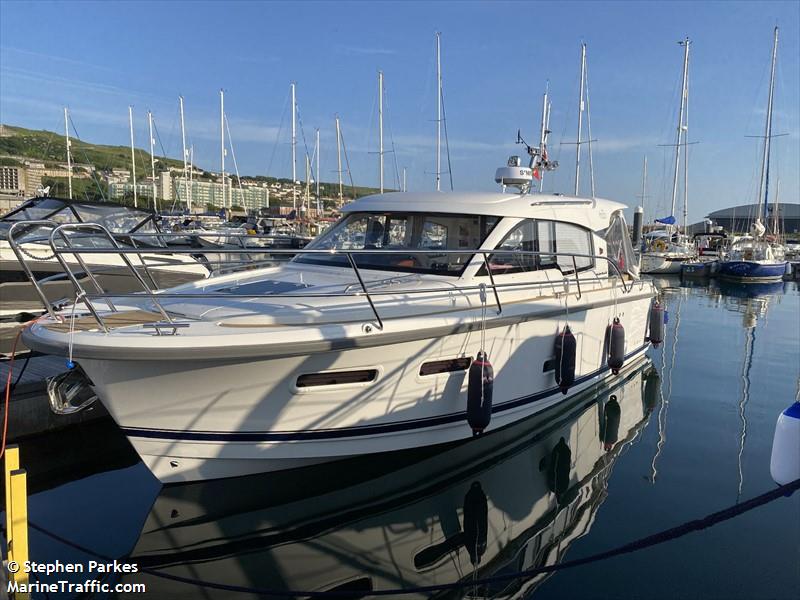 halo (Pleasure craft) - IMO , MMSI 232044380, Call Sign MMLT5 under the flag of United Kingdom (UK)