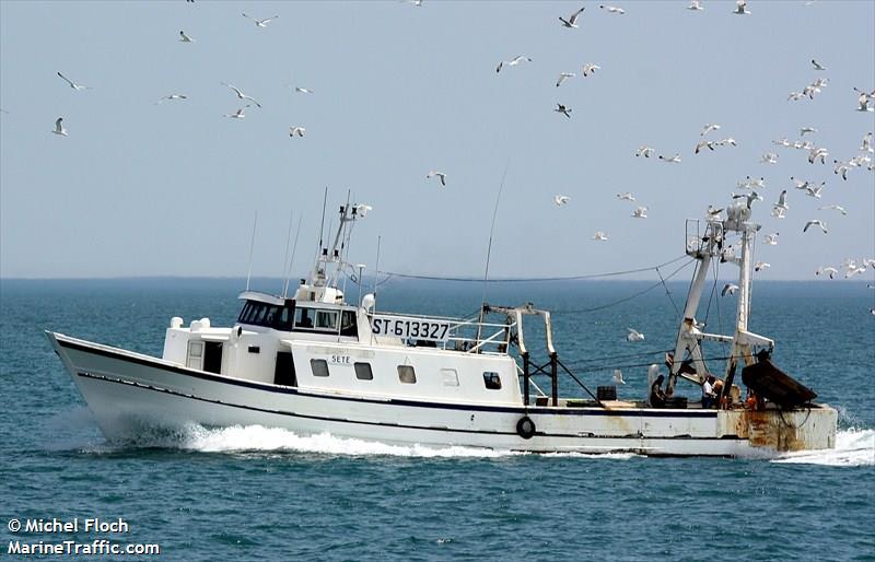 fv paolo manoe (Fishing vessel) - IMO , MMSI 227913000, Call Sign FO2401 under the flag of France