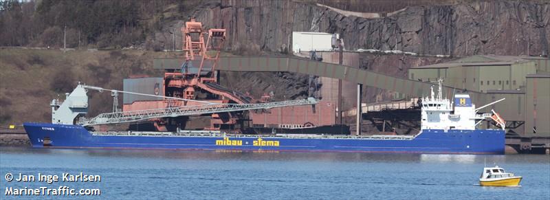 fitnes (Self Discharging Bulk Carrier) - IMO 9490105, MMSI 305530000, Call Sign V2ER8 under the flag of Antigua & Barbuda