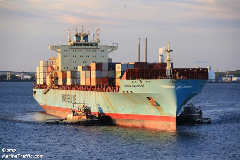 maersk gateshead (Container Ship) - IMO 9235543, MMSI 563076200, Call Sign 9V6210 under the flag of Singapore
