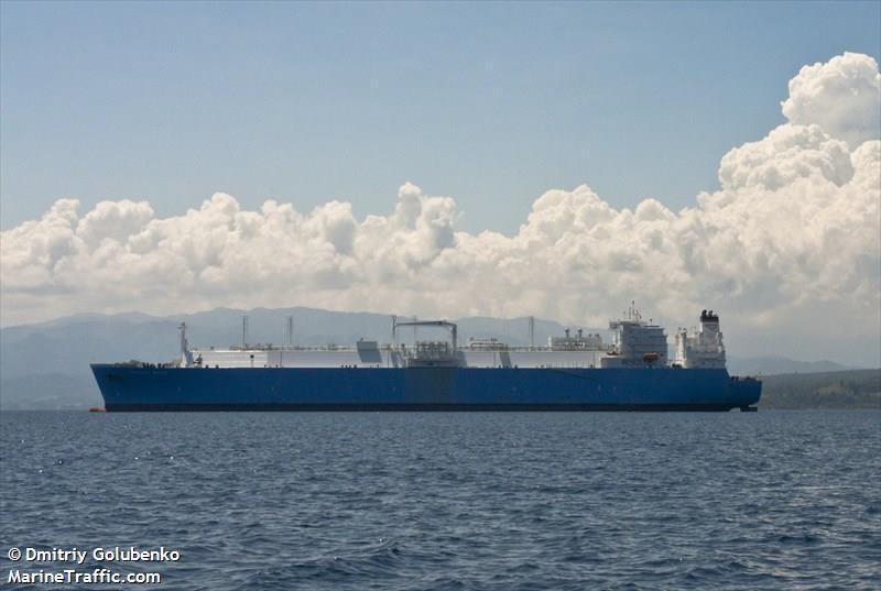 tangguh batur (LNG Tanker) - IMO 9334284, MMSI 564090000, Call Sign 9V7631 under the flag of Singapore