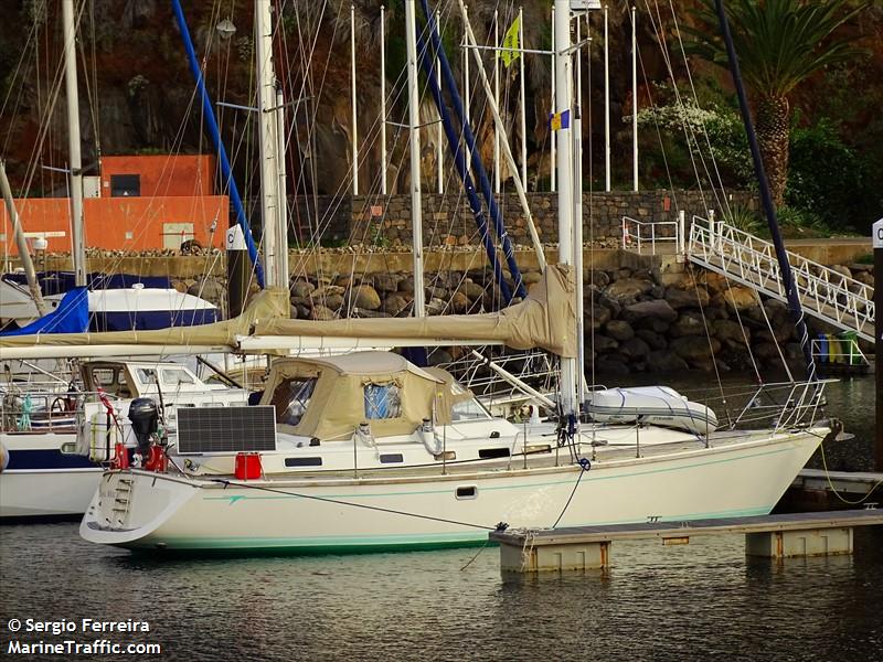 coral moon (Pleasure craft) - IMO , MMSI 235069025, Call Sign 2BST2 under the flag of United Kingdom (UK)