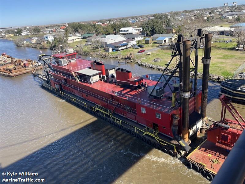 dredge mike hooks (Dredging or UW ops) - IMO , MMSI 338438056 under the flag of USA