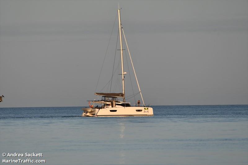 r-tonic (Sailing vessel) - IMO , MMSI 316048974, Call Sign VBA4784 under the flag of Canada