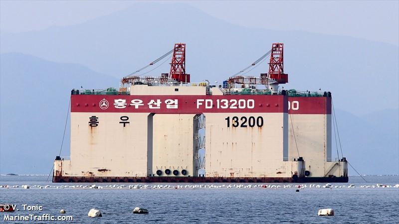 heung woo 13200 (Dredging or UW ops) - IMO , MMSI 440037480, Call Sign 308 under the flag of Korea