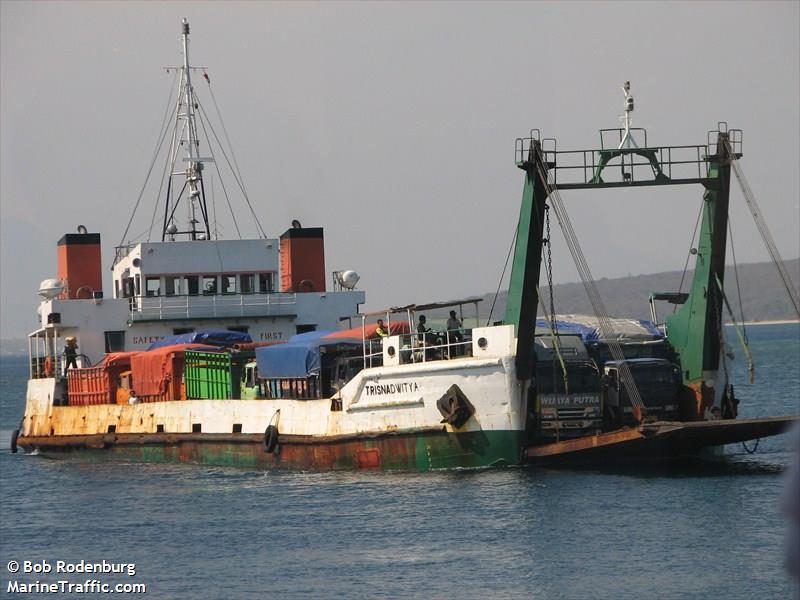 kmp trisna dwitya (Landing Craft) - IMO 7397294, MMSI 525016494, Call Sign PLUT under the flag of Indonesia