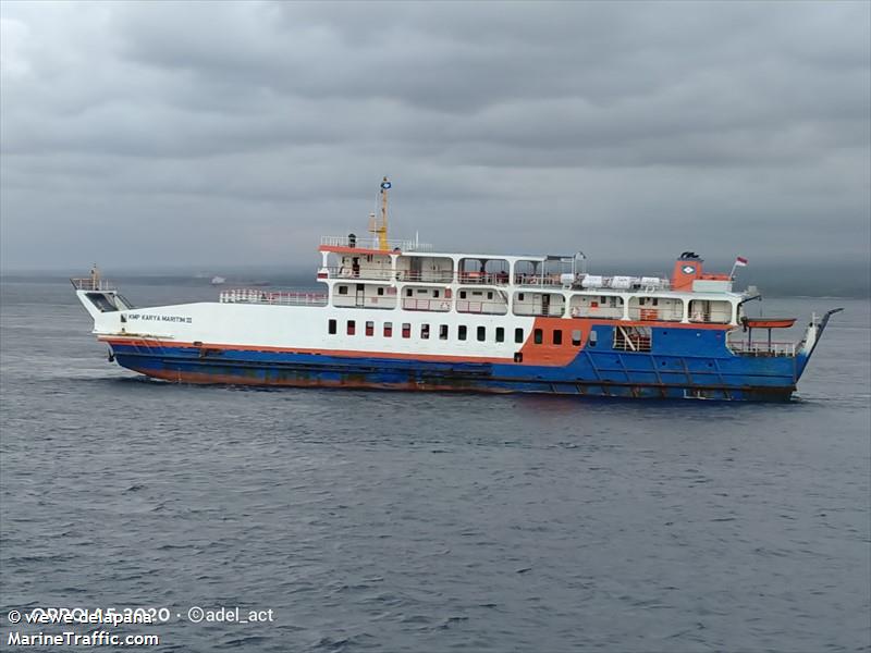 kmp karya maritim 3 (Passenger/Ro-Ro Cargo Ship) - IMO 8673580, MMSI 525024403, Call Sign POJE under the flag of Indonesia