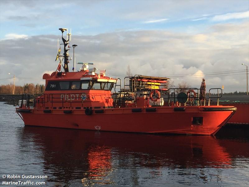 pilot 791 se (Pilot) - IMO , MMSI 265585620, Call Sign SMTZ under the flag of Sweden