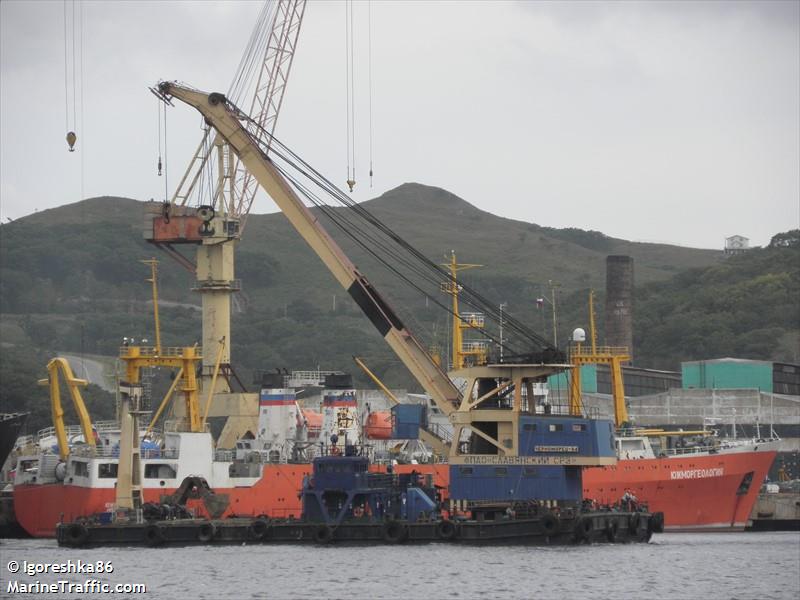 chernomorets-34 (Crane Ship) - IMO 8228581, MMSI 273346910 under the flag of Russia