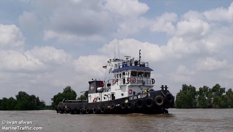 intan megah 9 (Tug) - IMO 9386574, MMSI 525006021, Call Sign YDA4575 under the flag of Indonesia